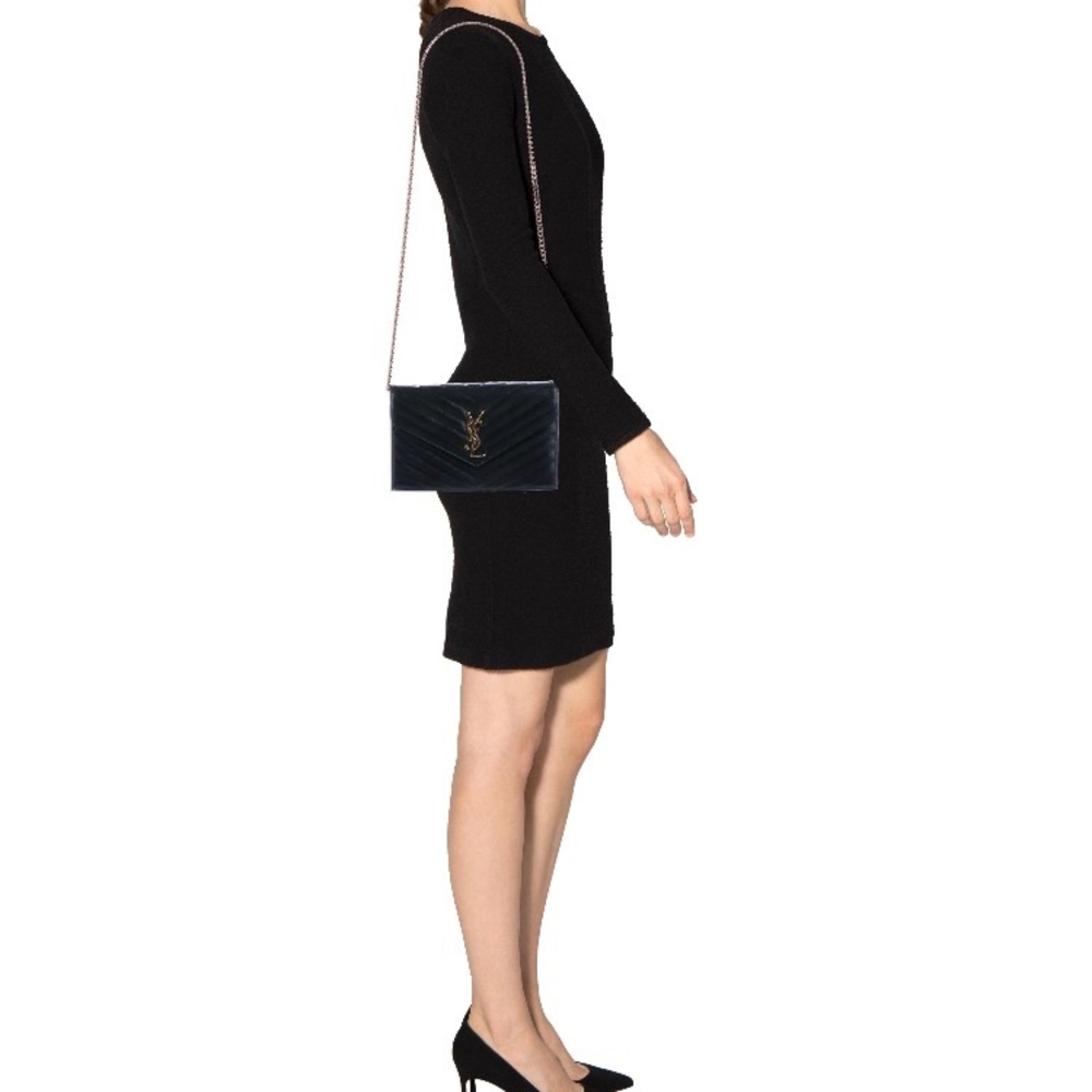 Large monogram wallet on chain - Picture 2 of 5